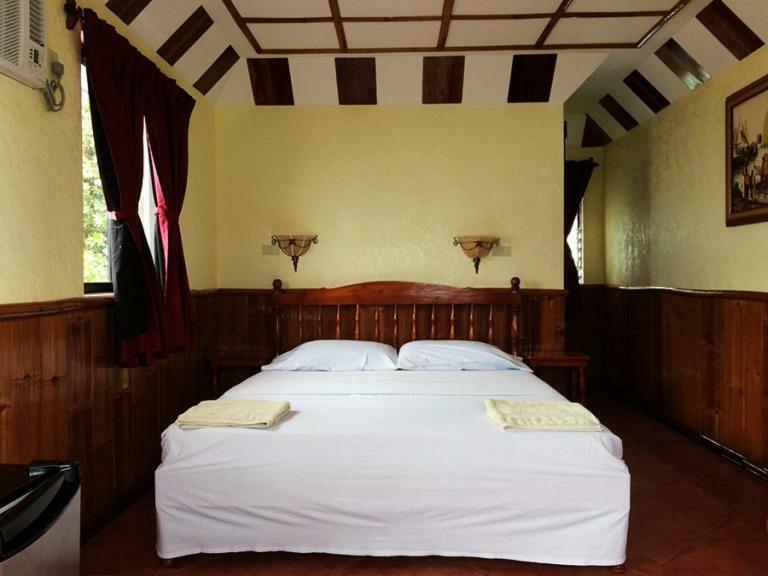 Love'S Beach & Dive Resort Moalboal Esterno foto